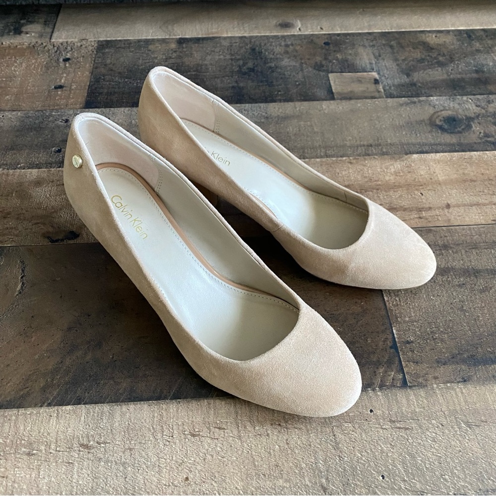 Calvin Klein Kasey Suede Leather Mid Block Heel Round Toe Pumps.